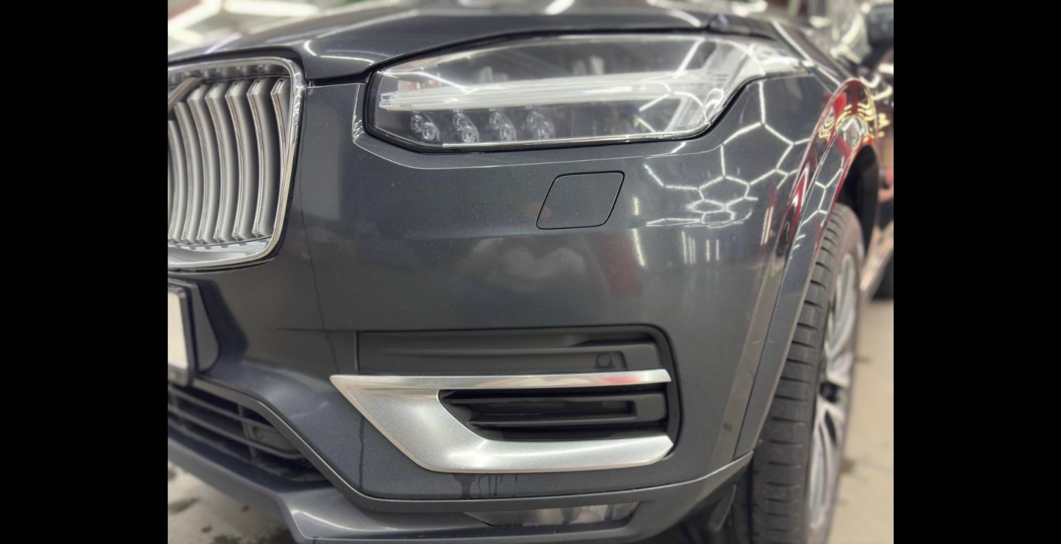 Полировка автомобиля после покраски — глянцевый блеск кузова после обработки Полировка автомобиля после покраски — глянцевый блеск кузова после обработки