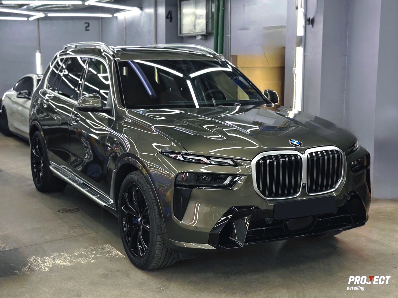 Оклейка BMW X7 в бронепленку