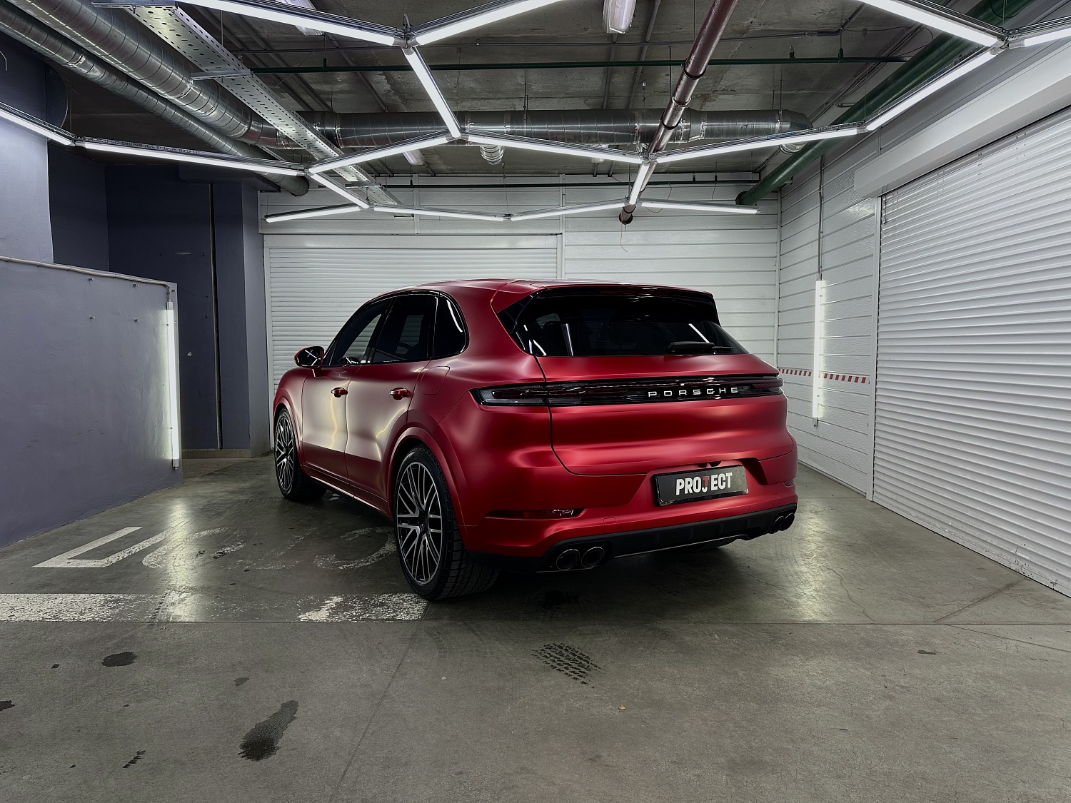 Porsche Cayenne - яркий сатиновый полиуретан