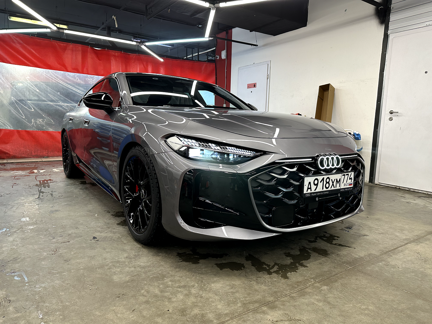 Audi A5L - оклейка матовой защитной пленкой