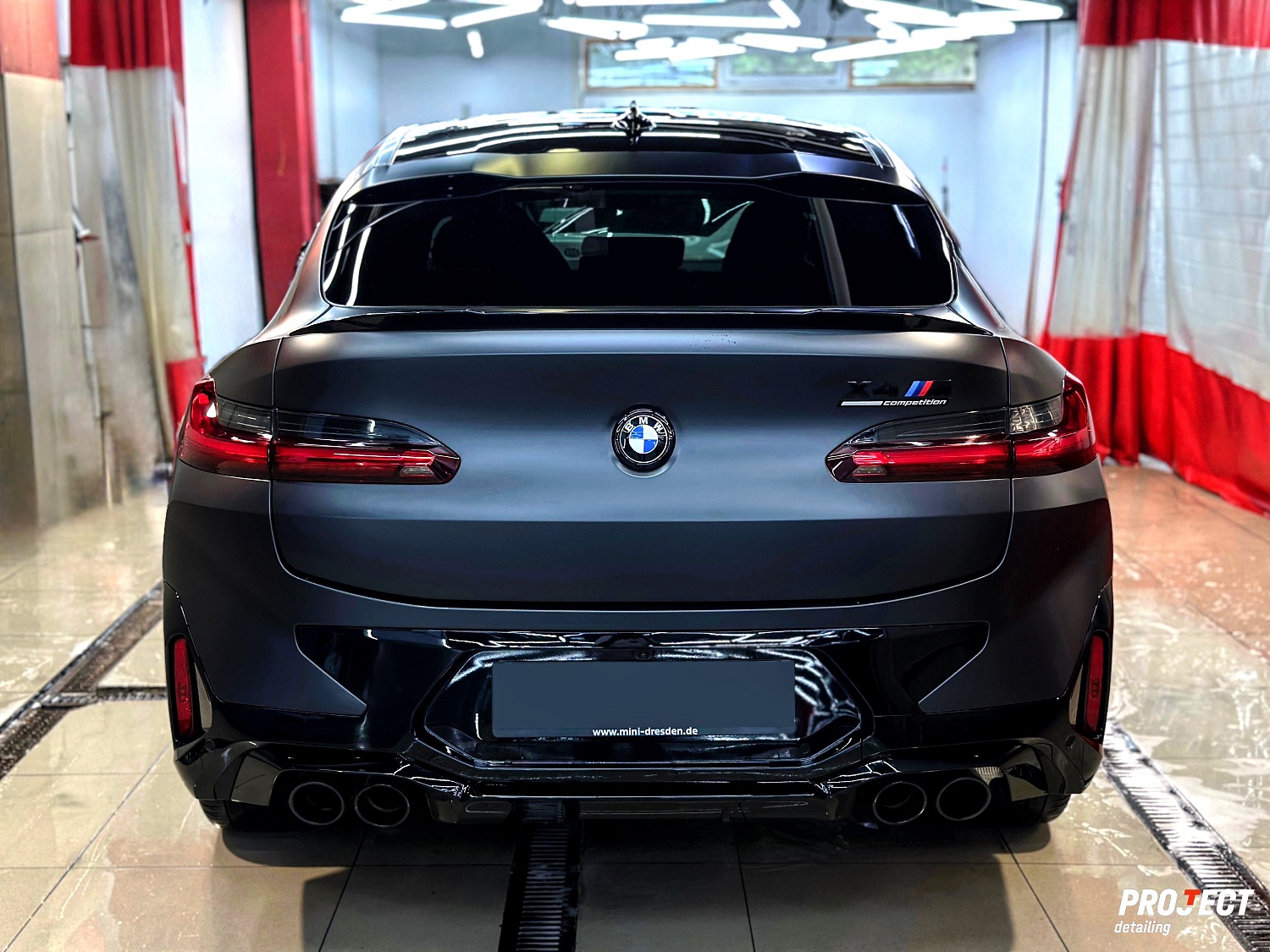 BMW X4M - оклейка сатиновым полиуретаном