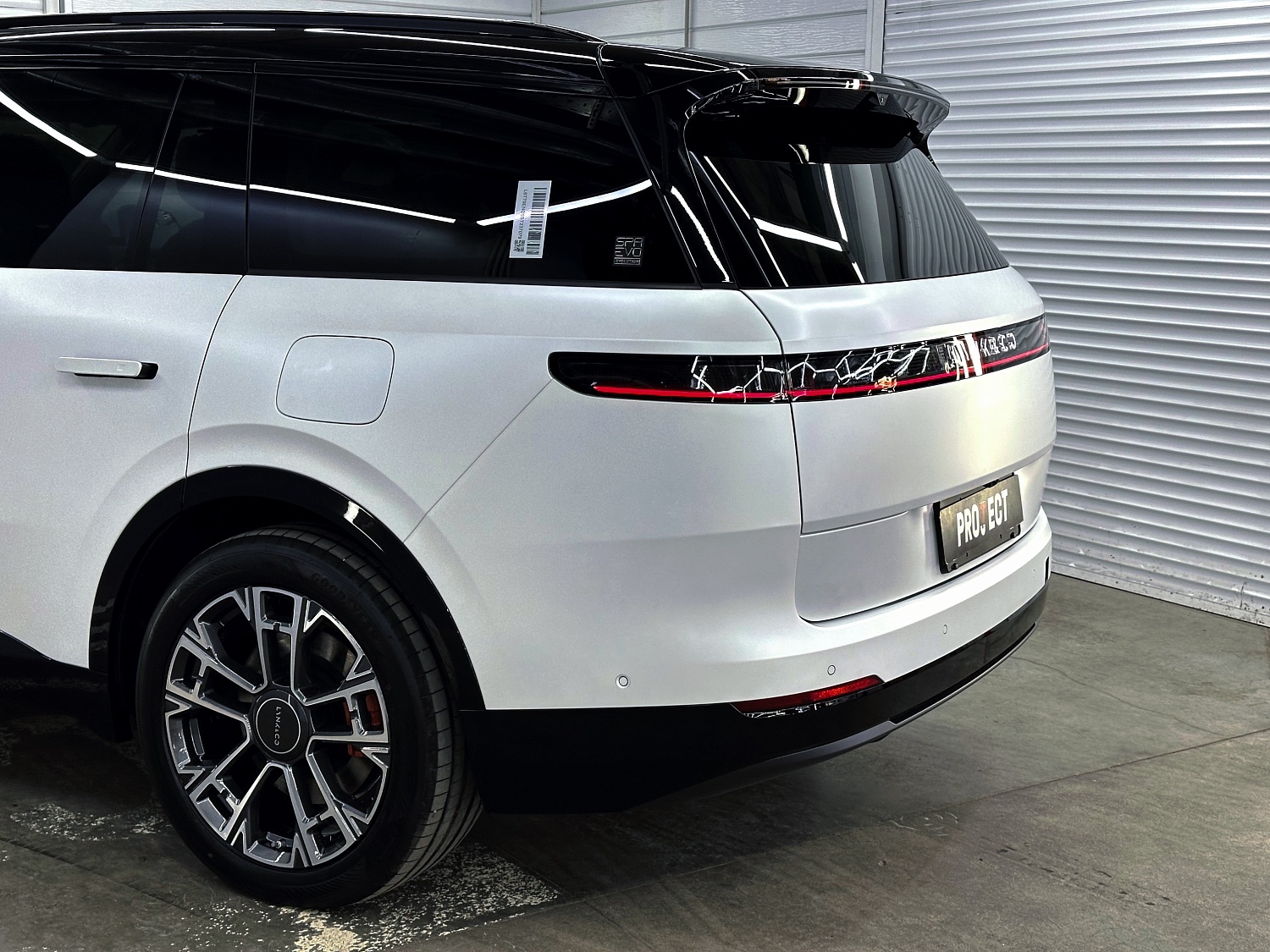 Lynk & Co в сатиновой полиуретановой пленке