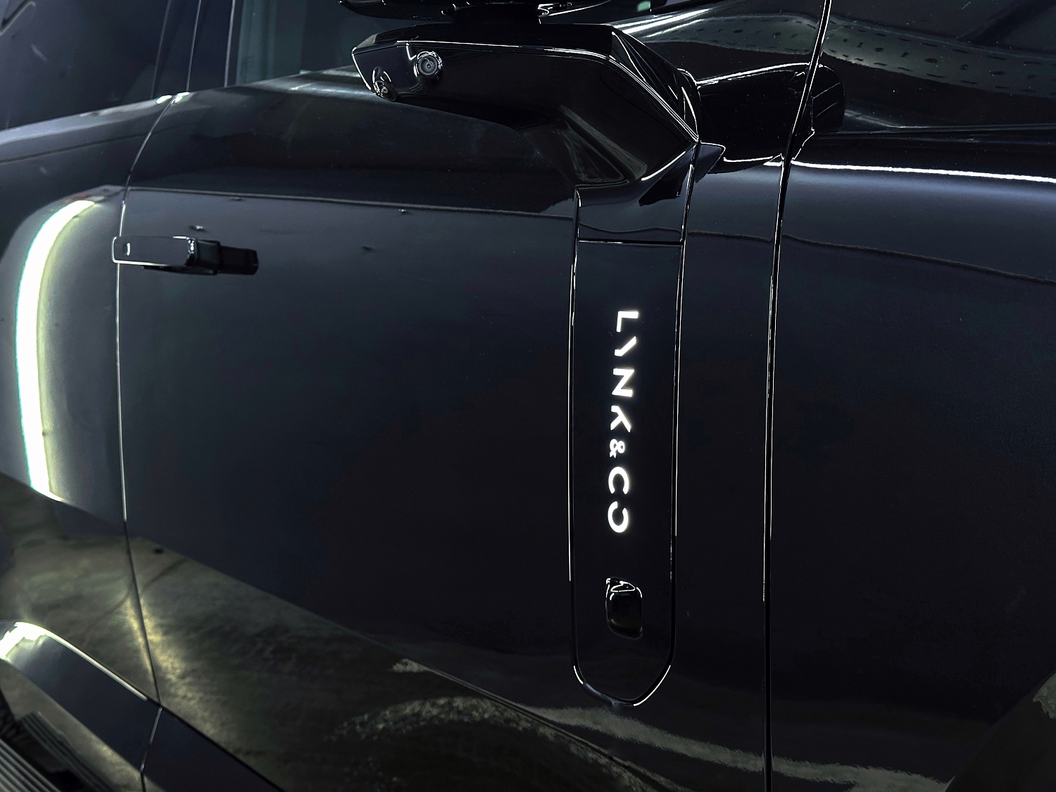 Полная оклейка в полиуретан Lynk&Co 900
