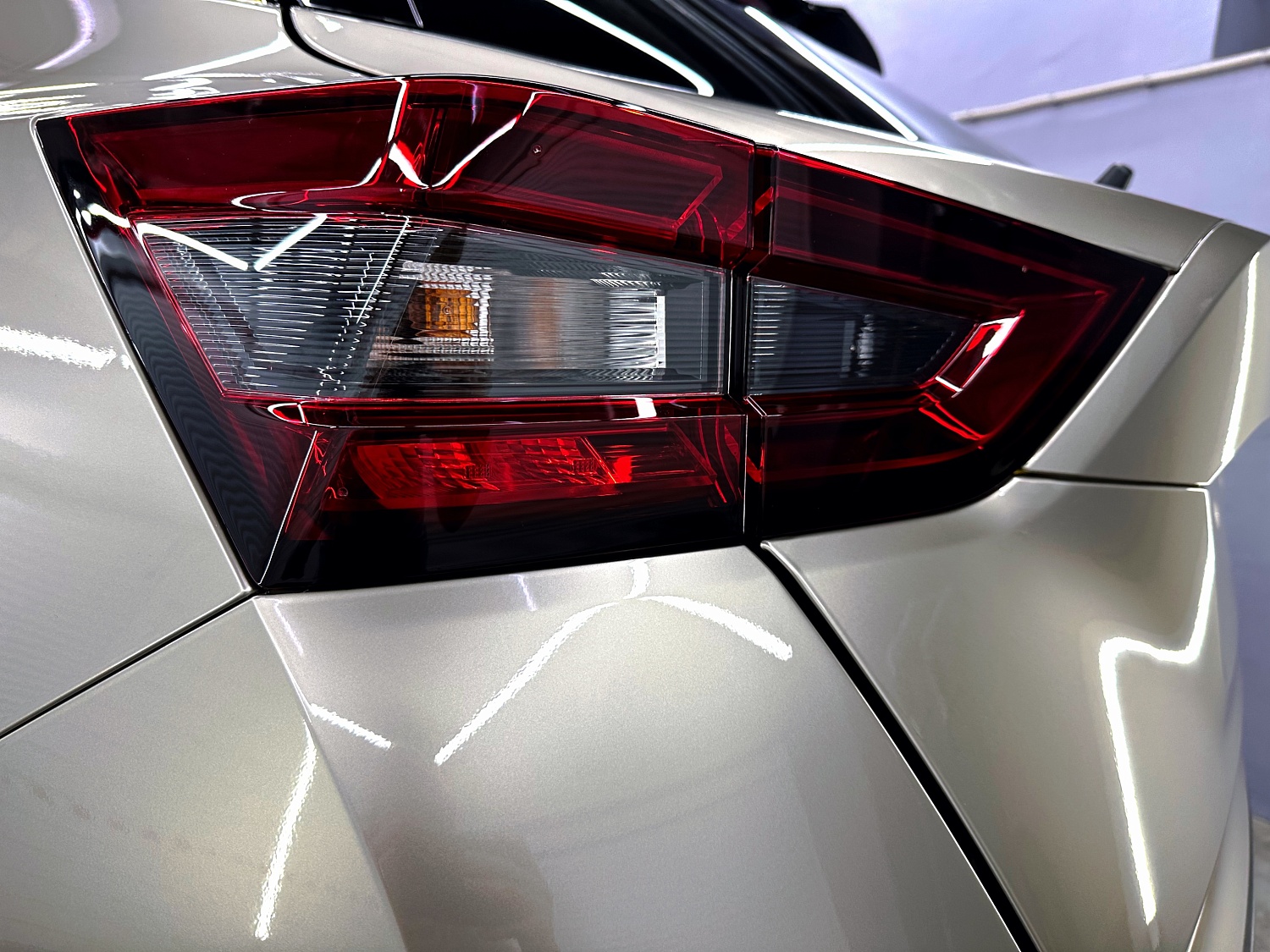 Nissan Juke: из яркого авто в сдержанный кроссовер