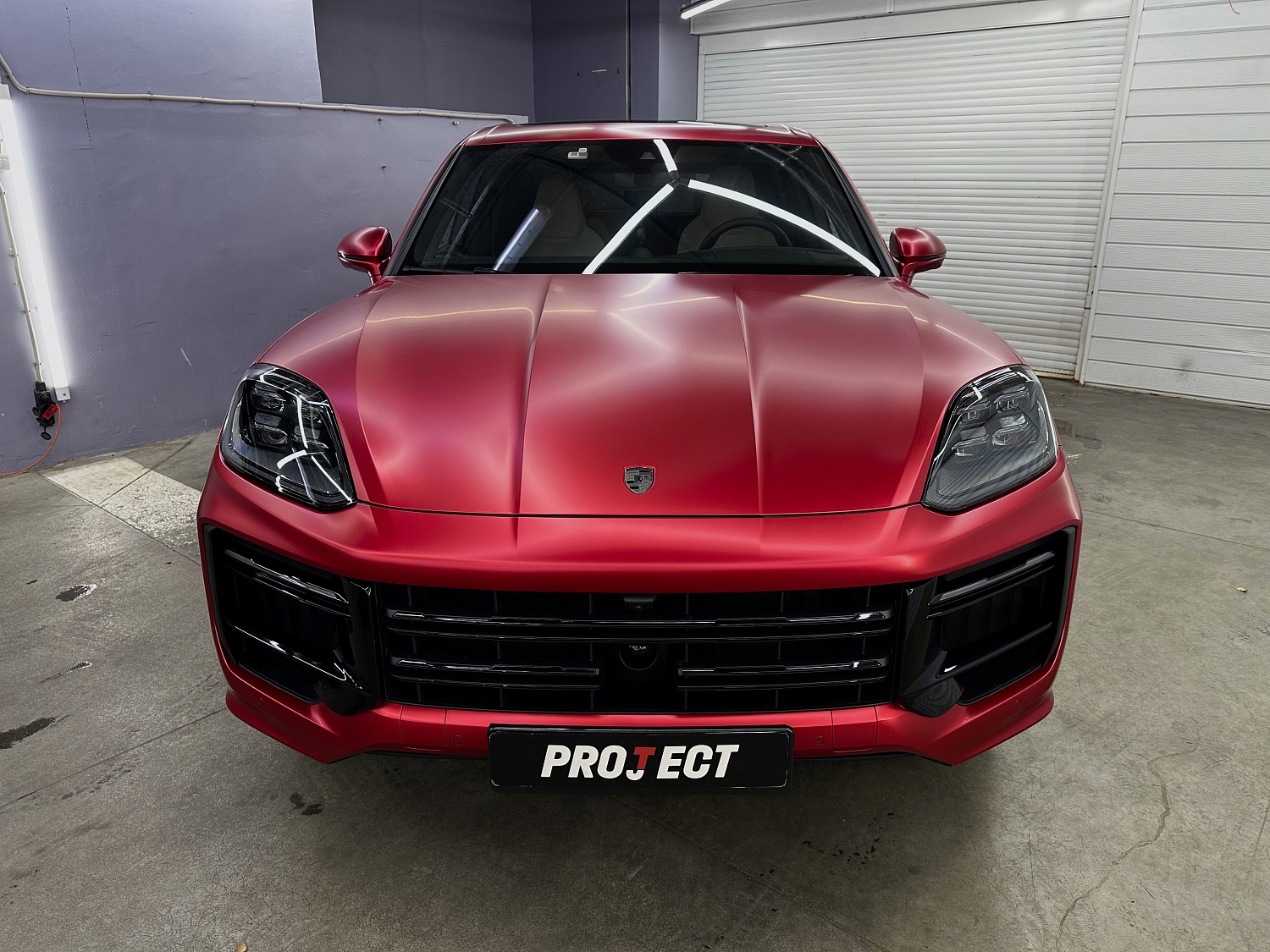 Porsche Cayenne - яркий сатиновый полиуретан