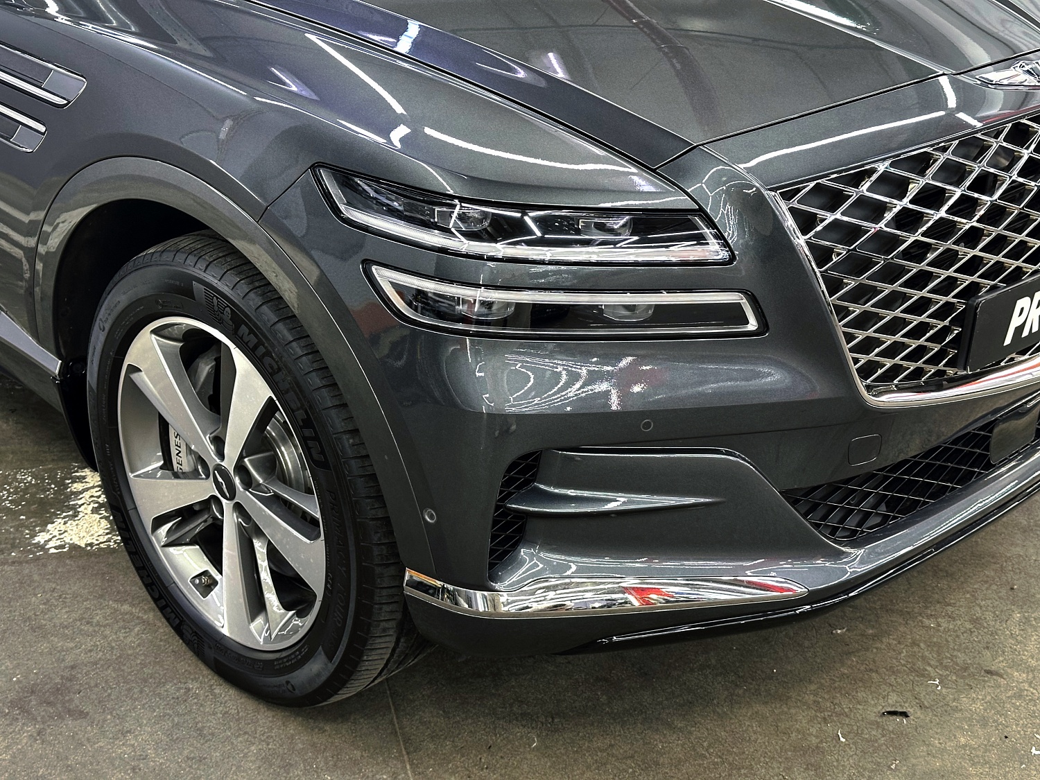 Genesis G80 - от химчистки салона до оклейки зон риска