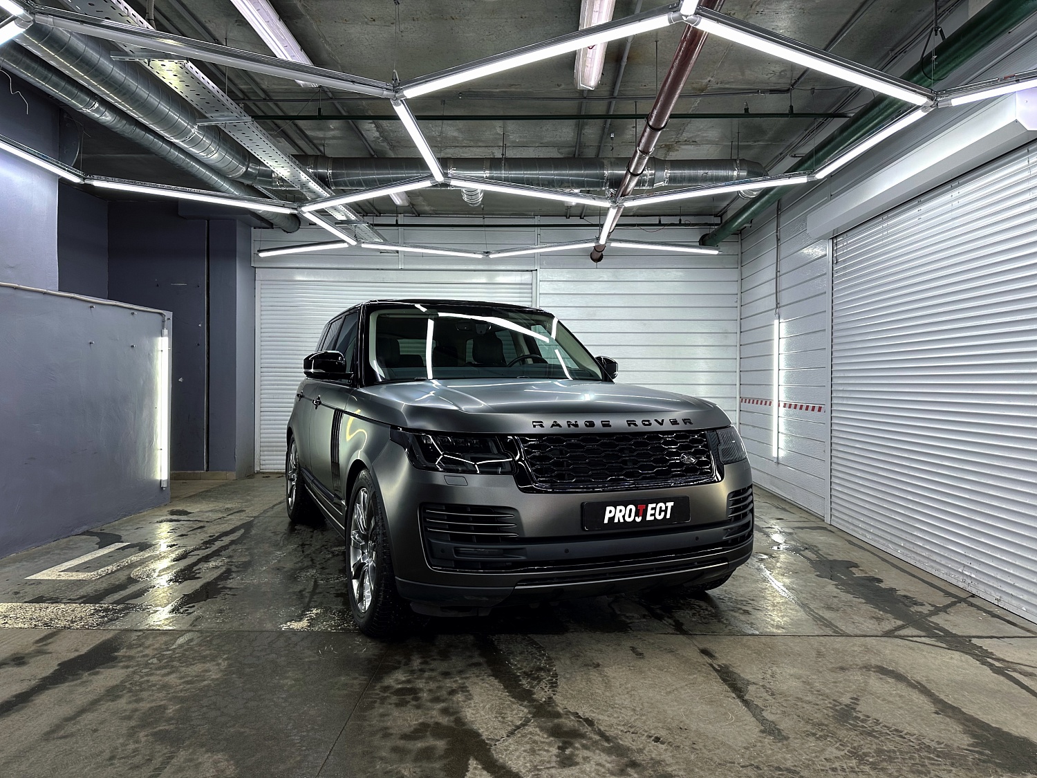 Range Rover: из голубого глянца в серый сатин