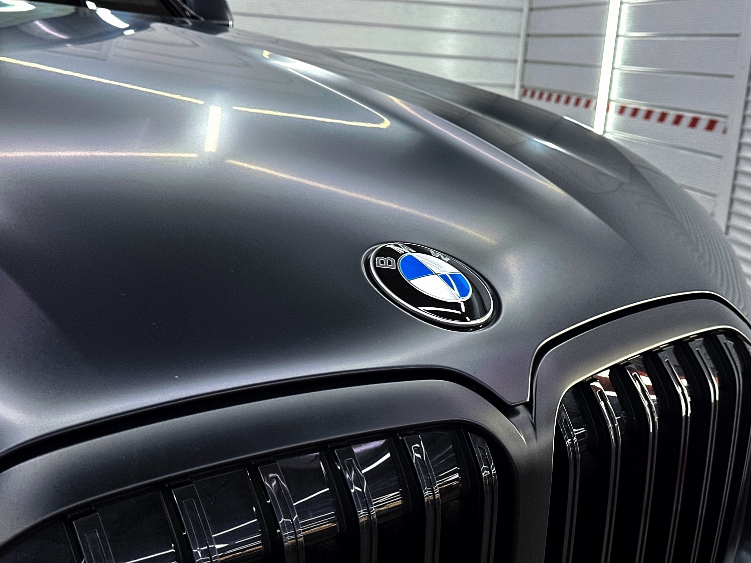 BMW X7 - полное покрытие кузова матовой пленкой