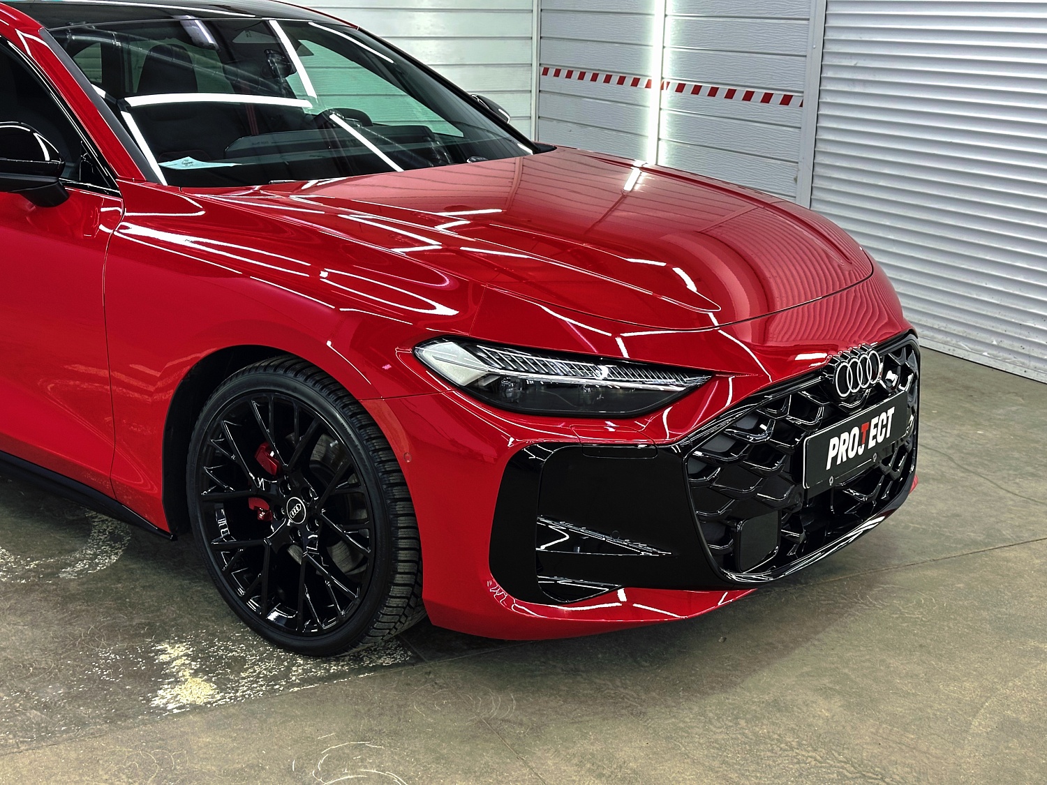 Audi A5L - новое авто в глянцевой бронепленке