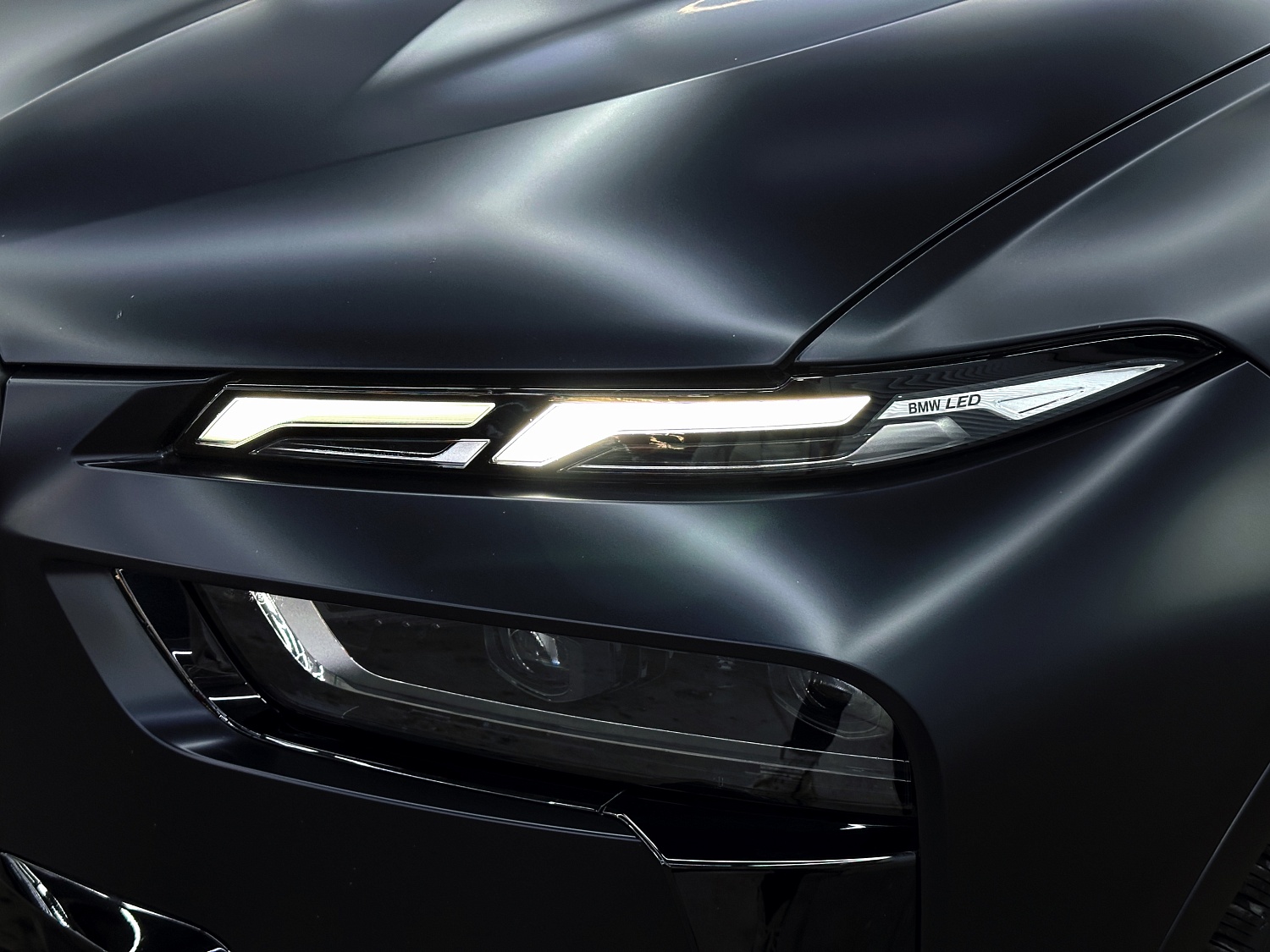 BMW X7 - полное покрытие кузова матовой пленкой