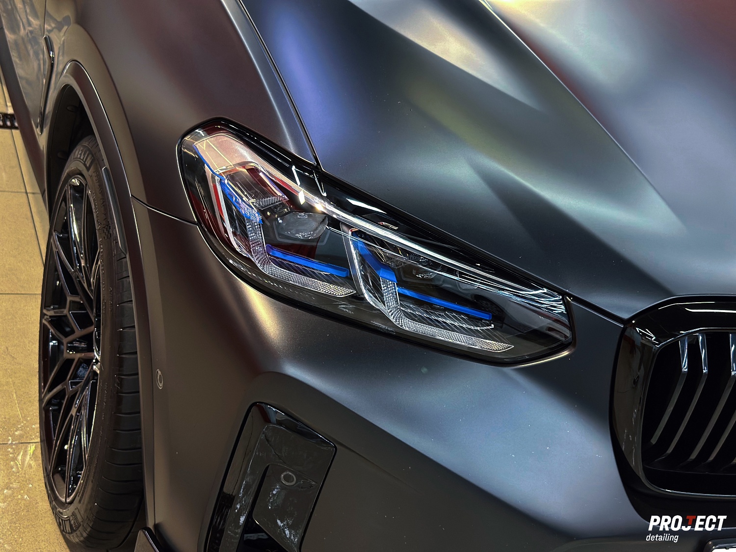 BMW X4M - оклейка сатиновым полиуретаном