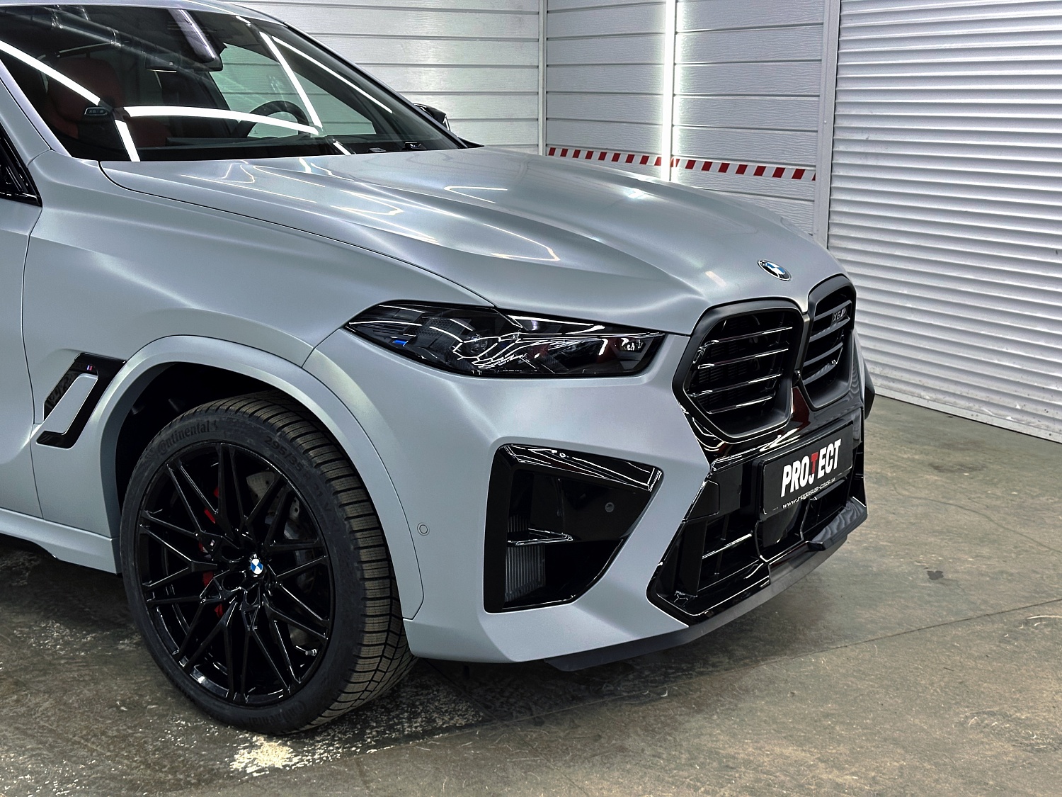 BMW X6M - сатиновый полиуретан
