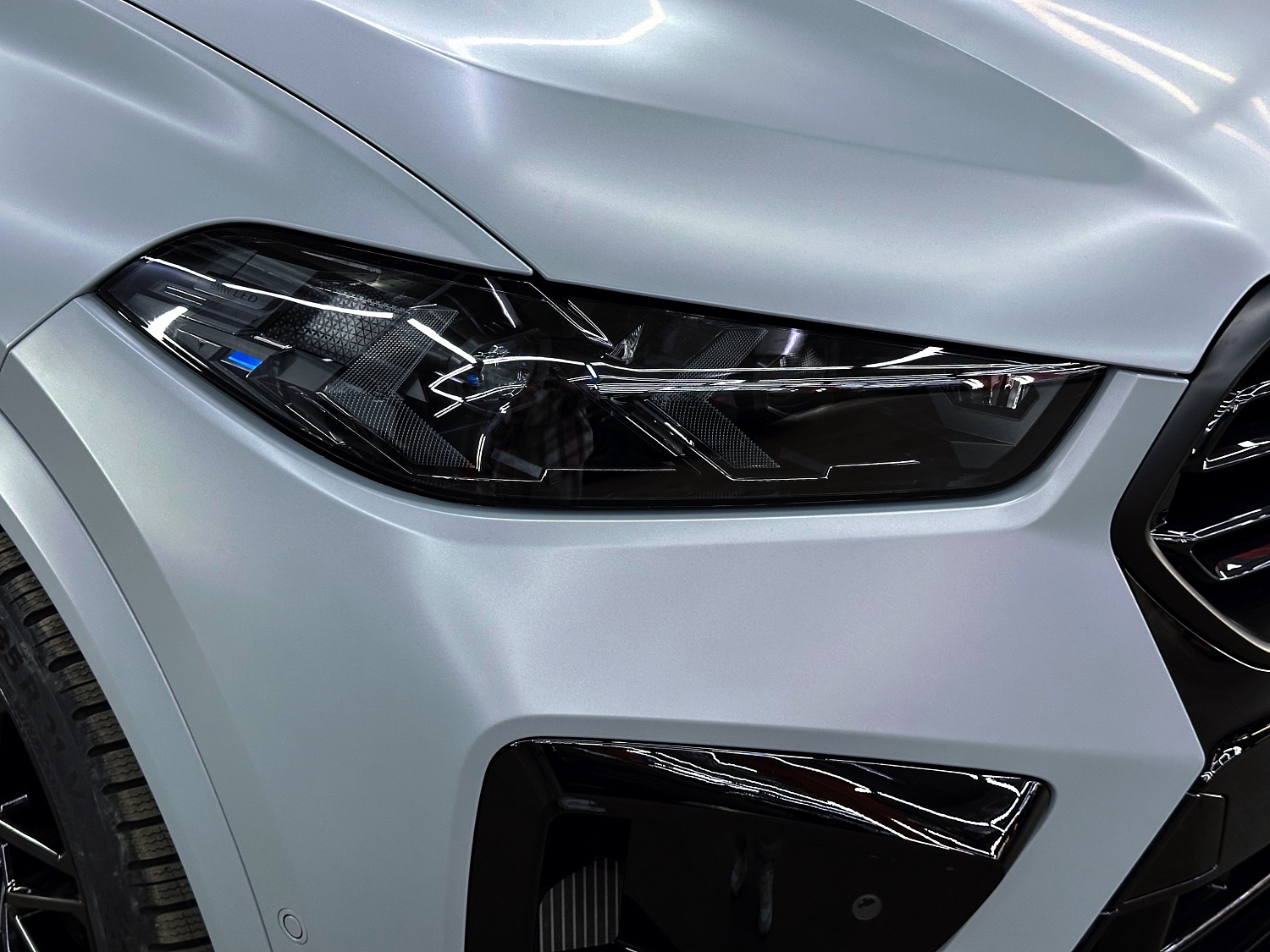 BMW X6M - сатиновый полиуретан
