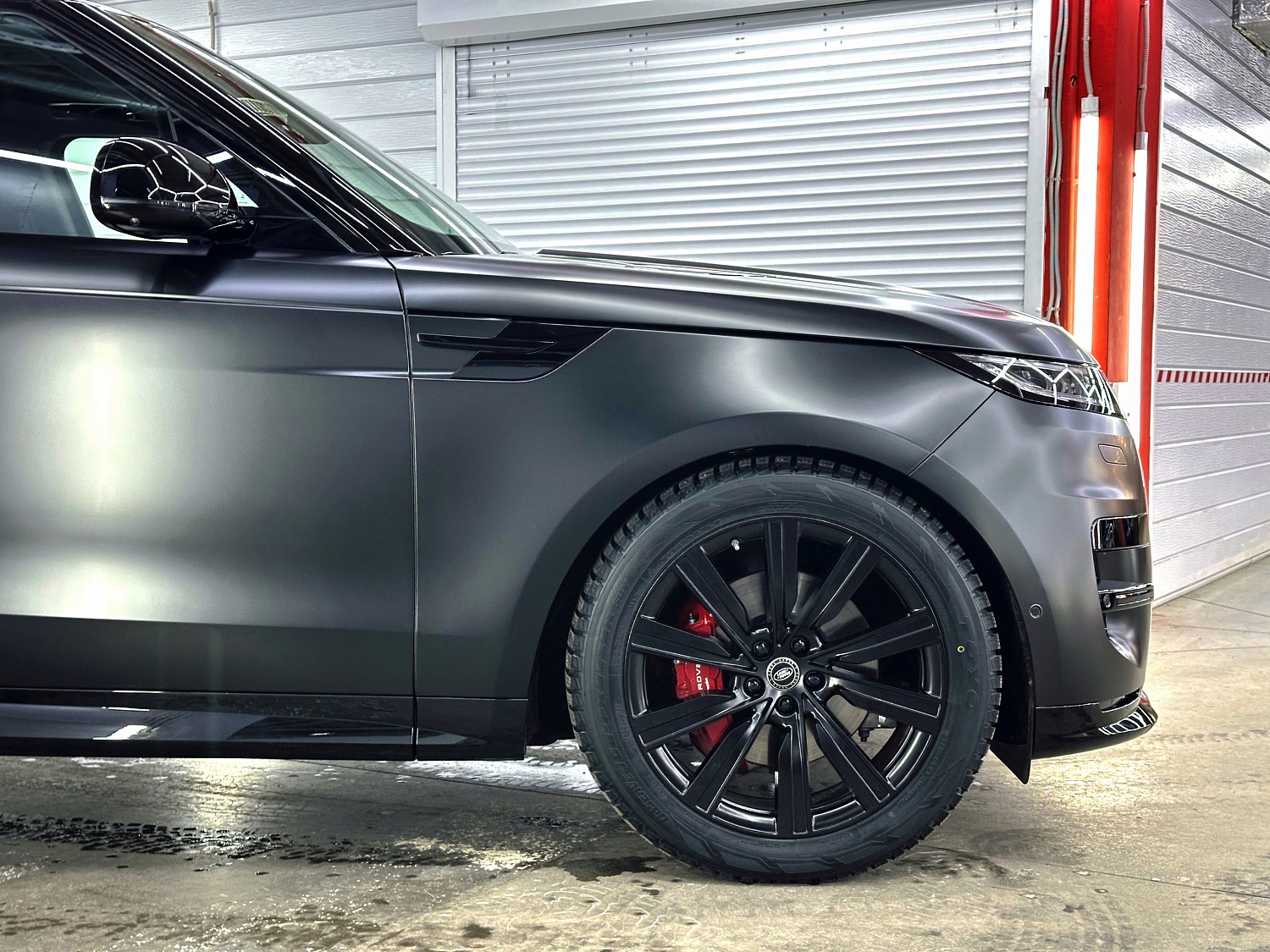 Range Rover в матовой антигравийной пленке