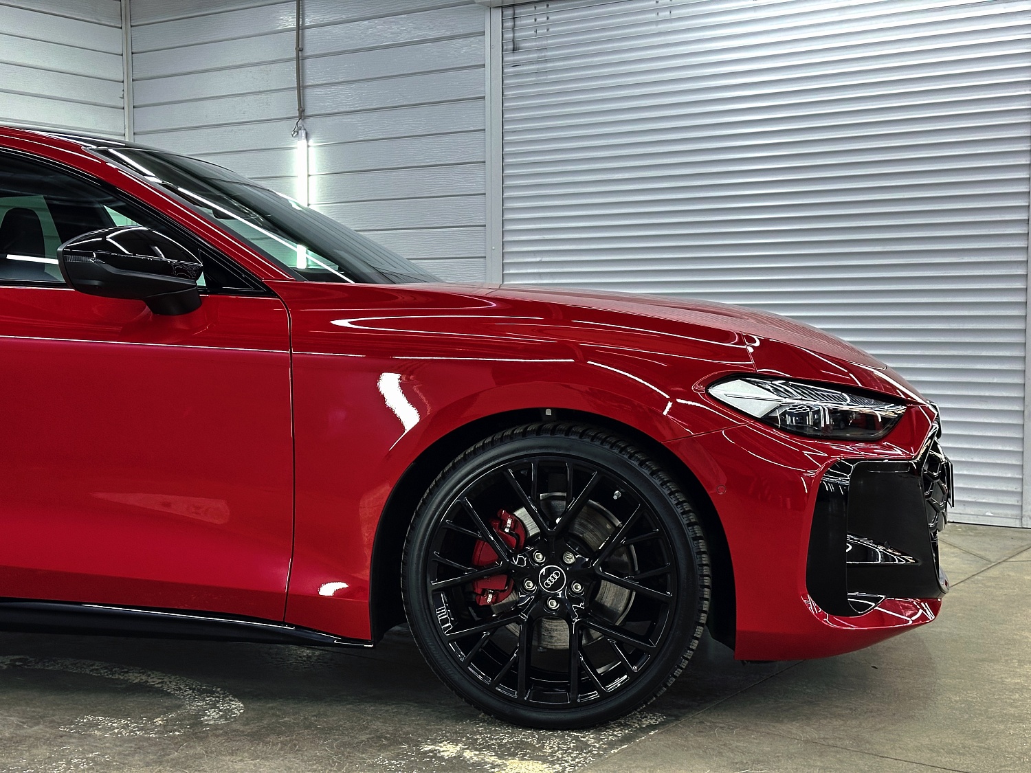 Audi A5L - новое авто в глянцевой бронепленке