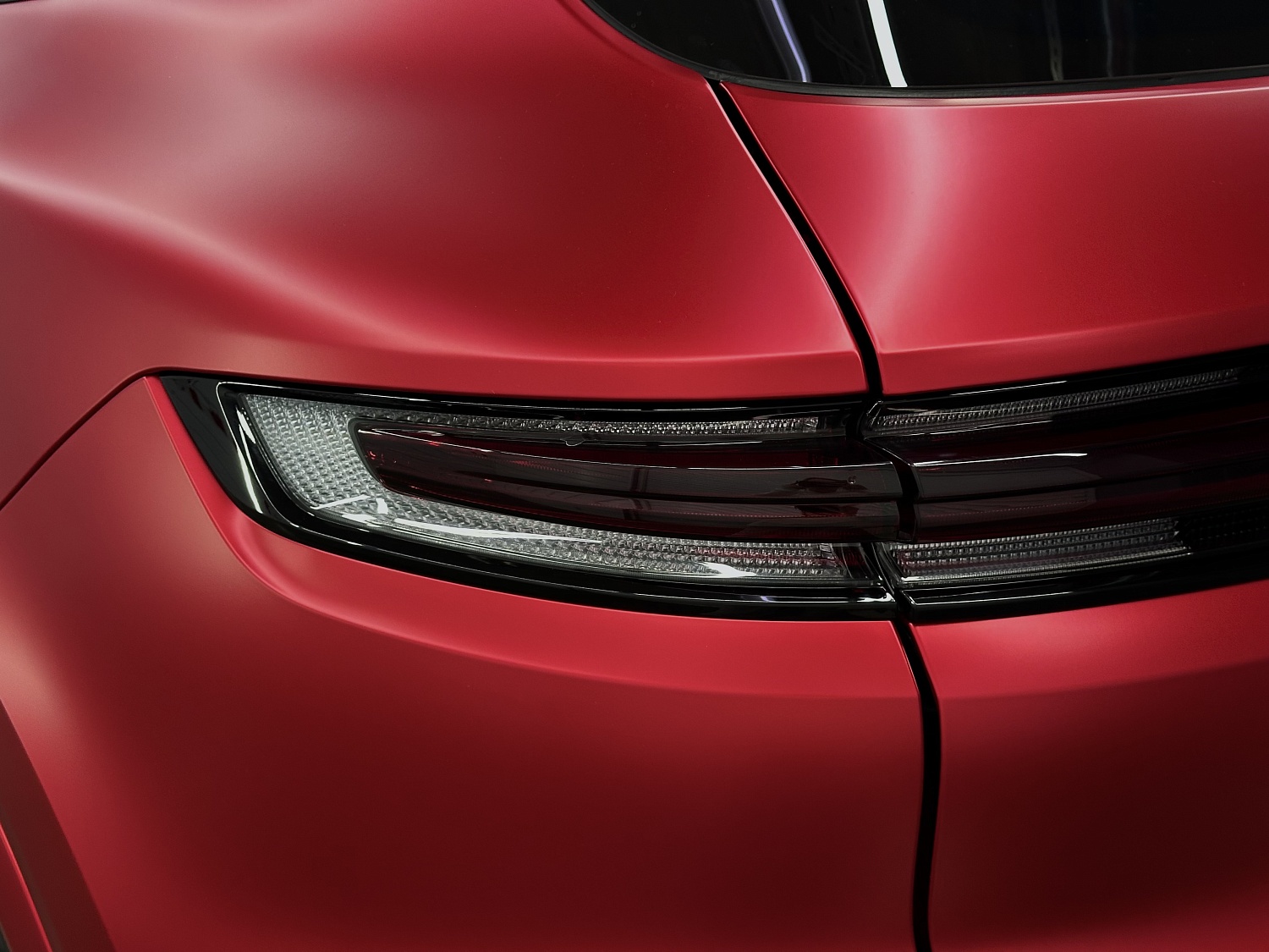 Porsche Cayenne - яркий сатиновый полиуретан