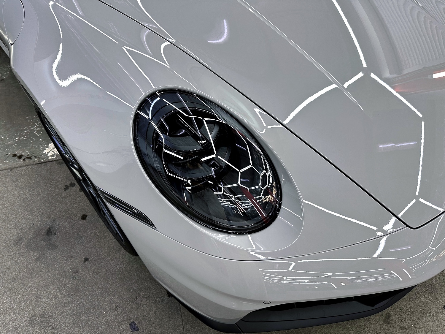 Оклейка в бронепленку Porsche 911 Carrera 4 GTS