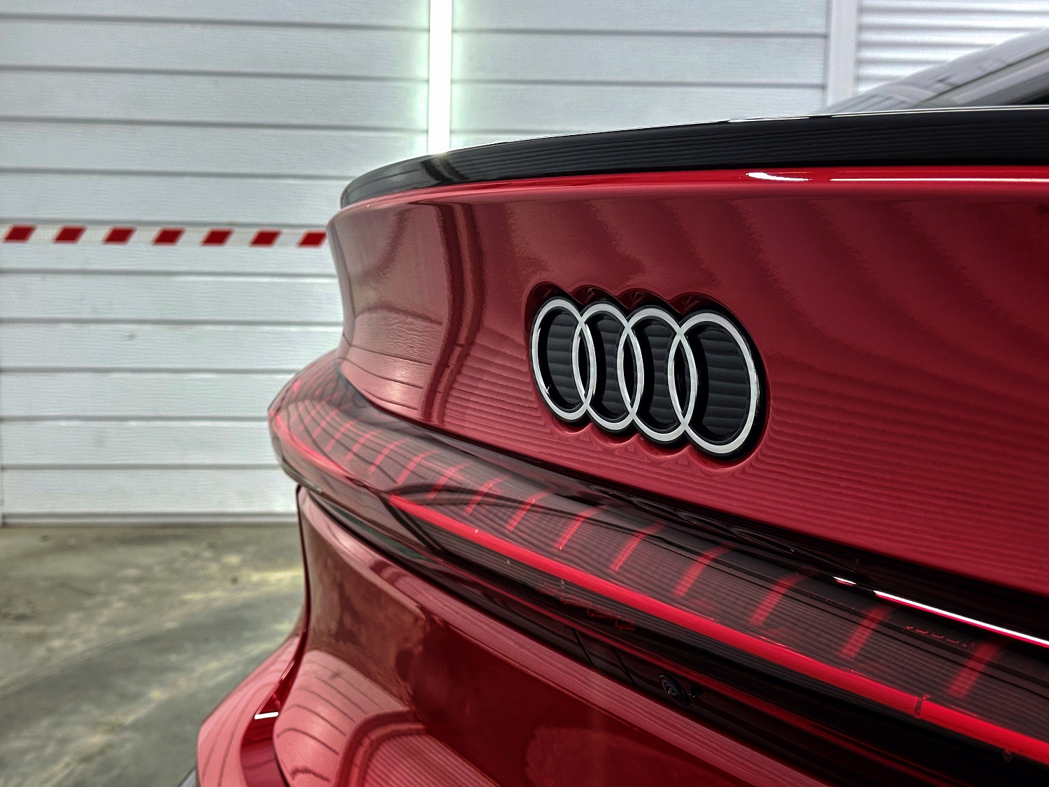 Audi A5L - новое авто в глянцевой бронепленке