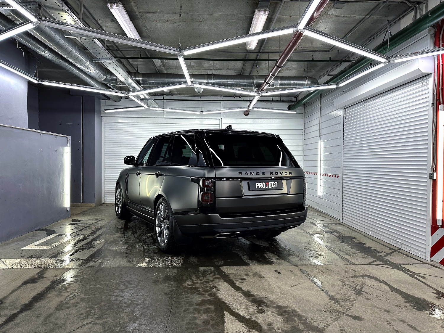 Range Rover: из голубого глянца в серый сатин