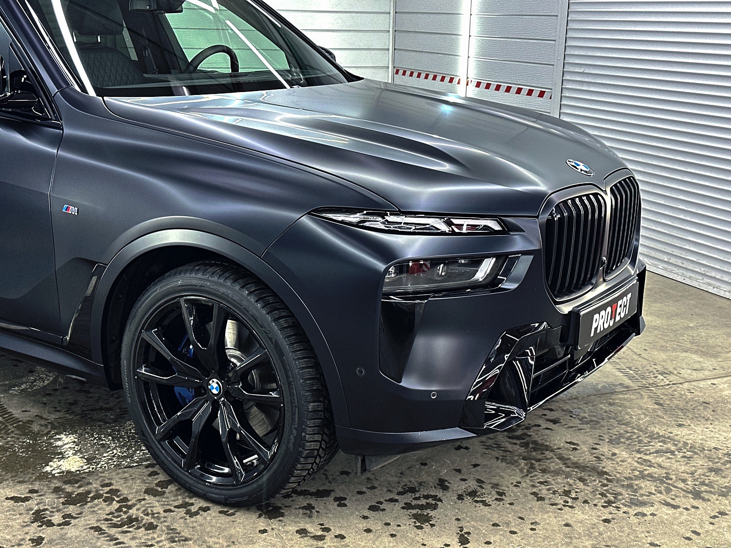 BMW X7 - полное покрытие кузова матовой пленкой