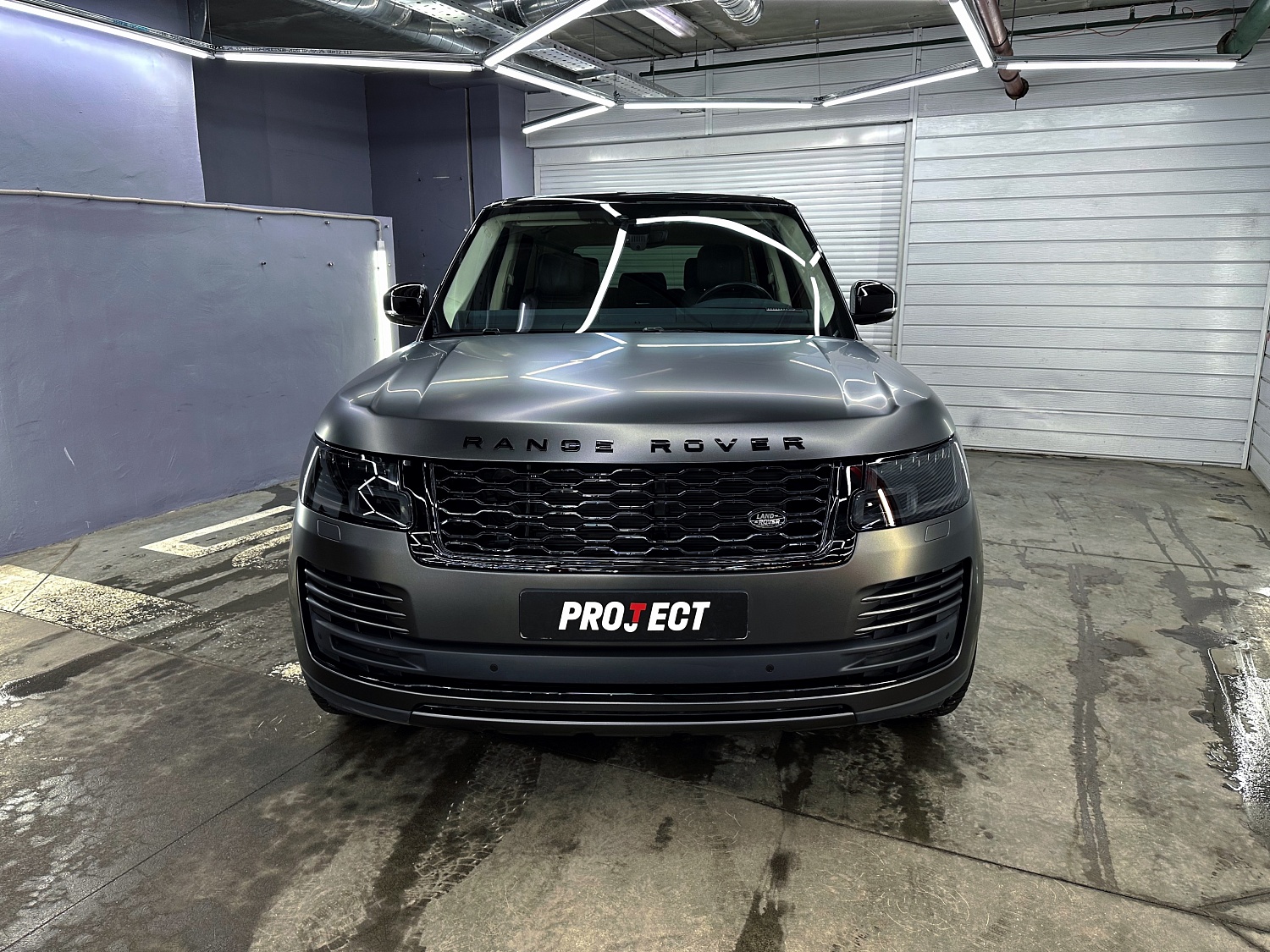 Range Rover: из голубого глянца в серый сатин
