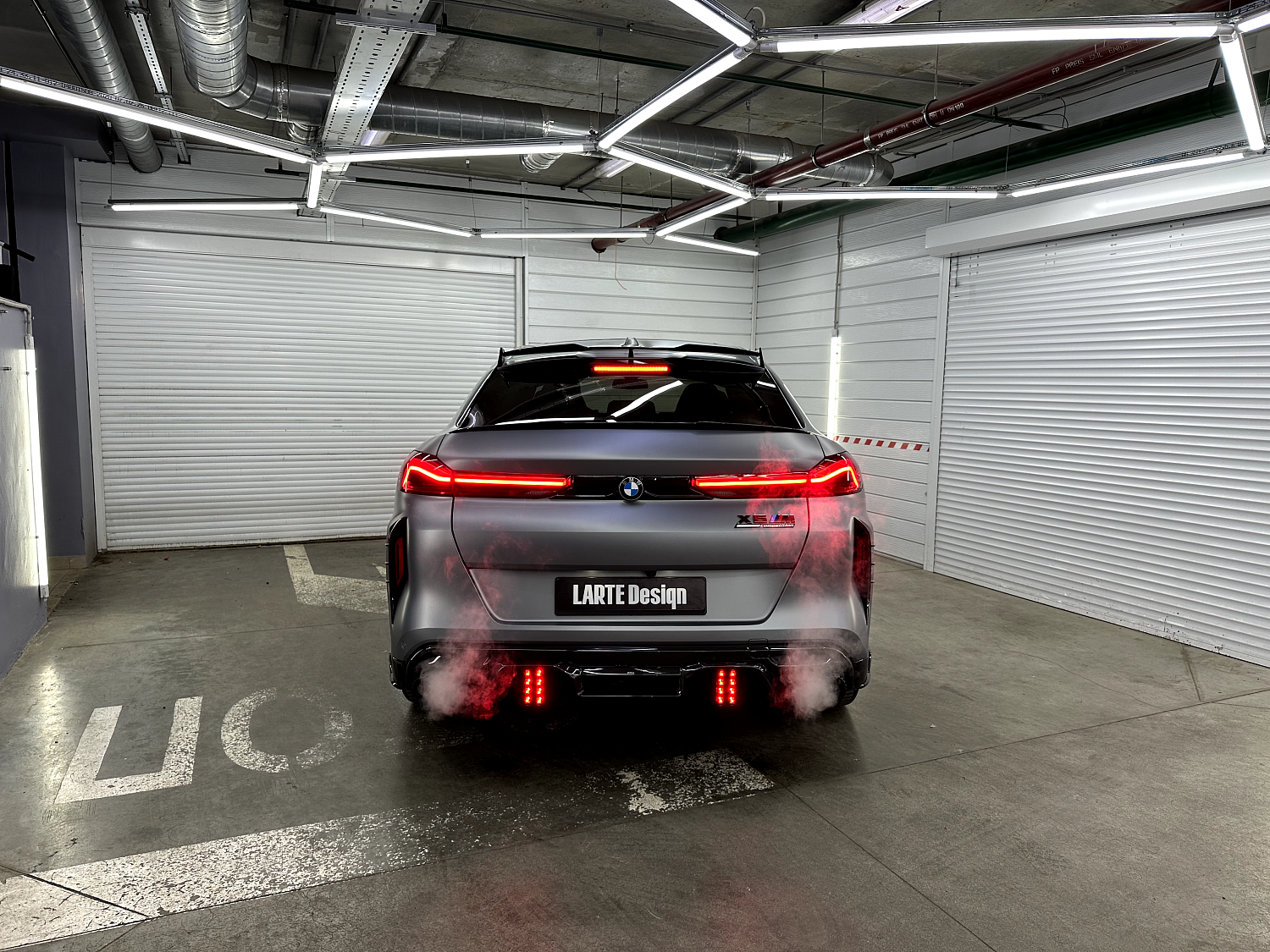 BMW X6M - оклейка сатиновым полиуретаном и установка карбонового обвеса