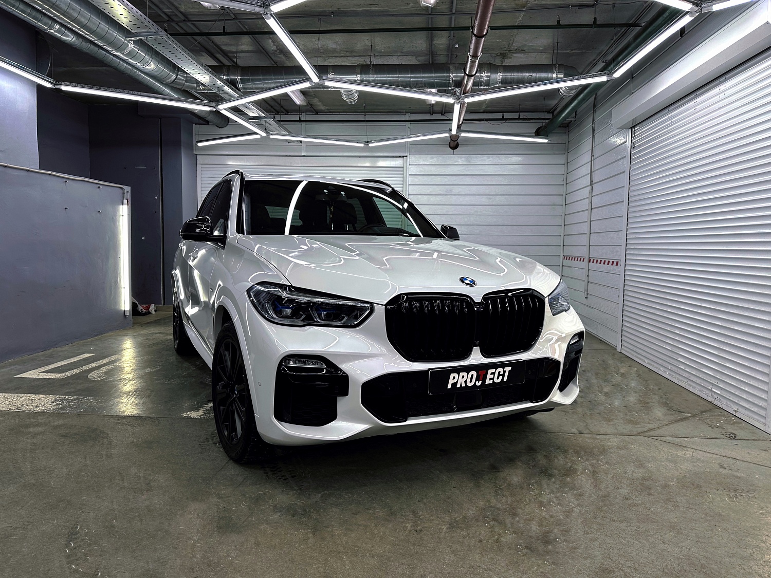 Оклейка зон риска и химчистка салона на BMW X5