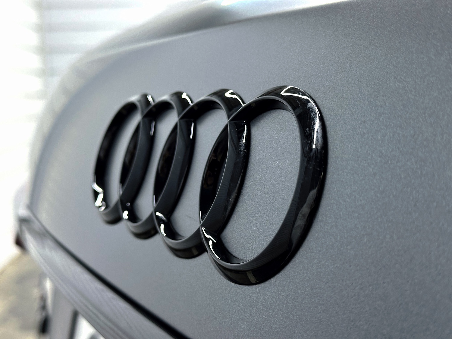 Audi S6 - сатиновый полиуретан