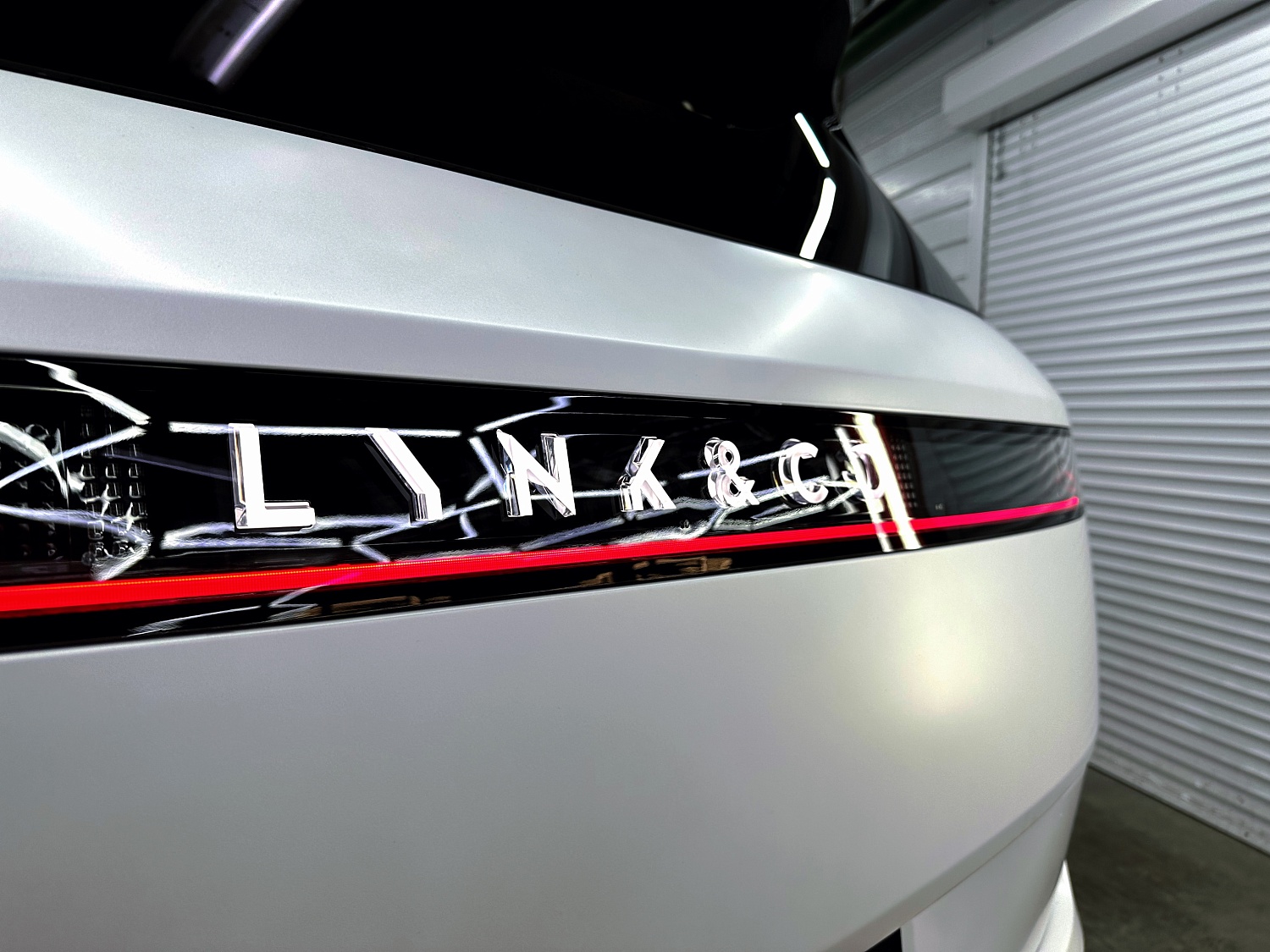 Lynk & Co в сатиновой полиуретановой пленке