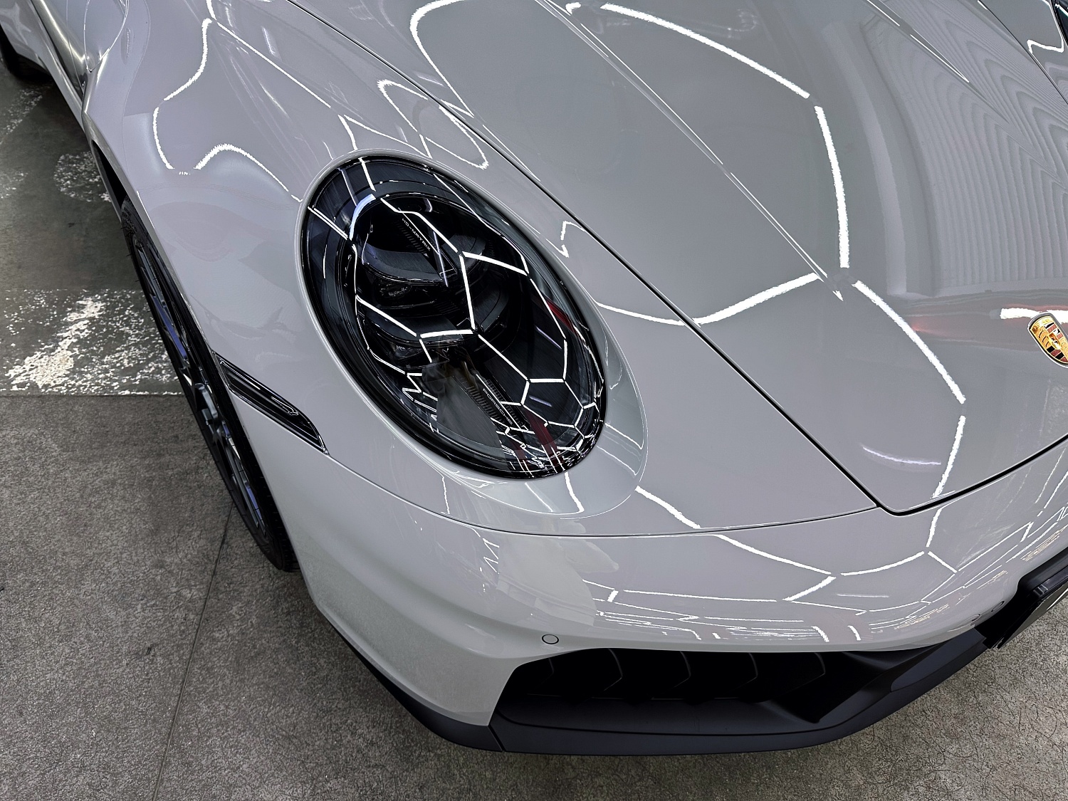 Оклейка в бронепленку Porsche 911 Carrera 4 GTS