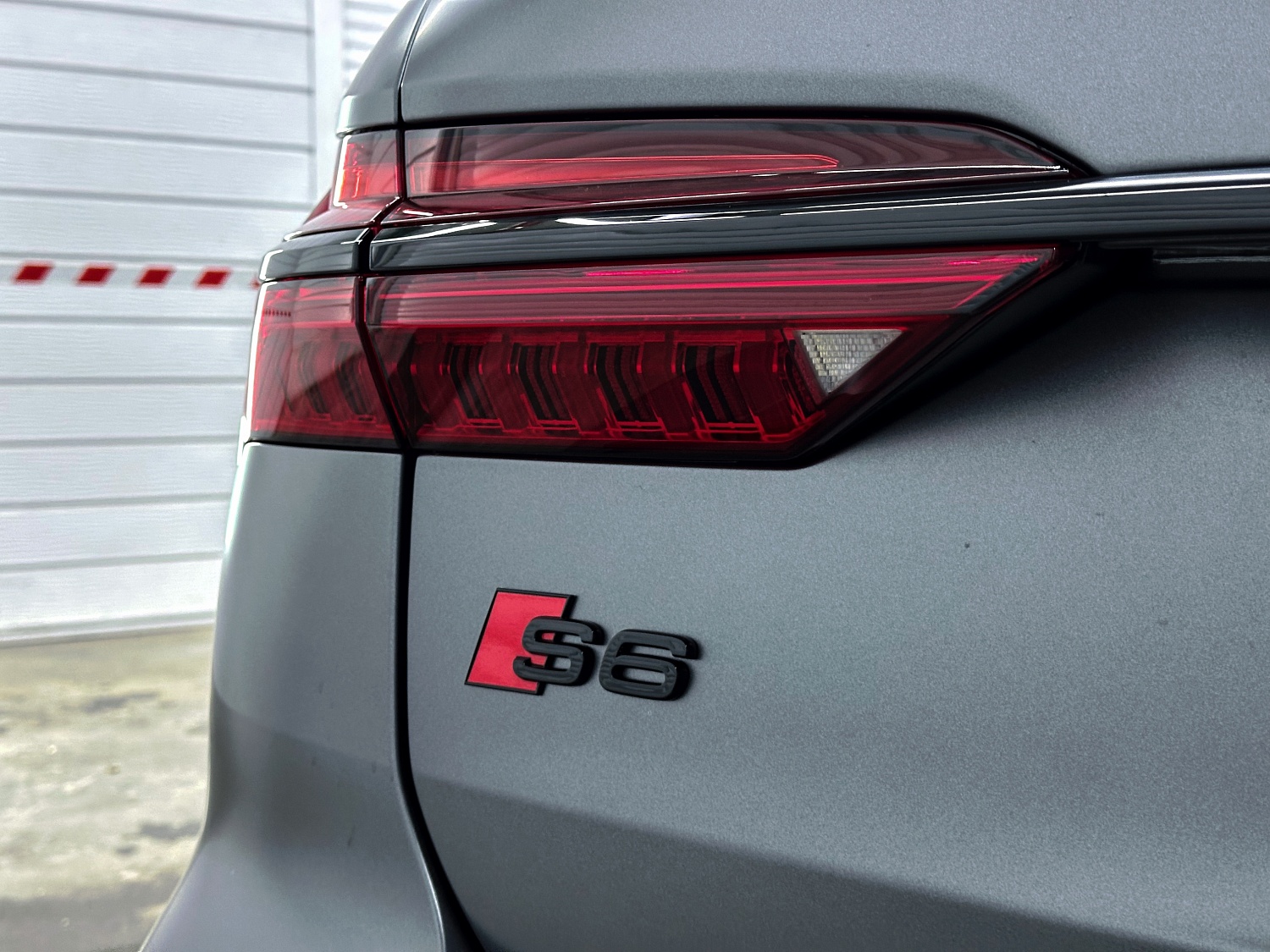 Audi S6 - сатиновый полиуретан