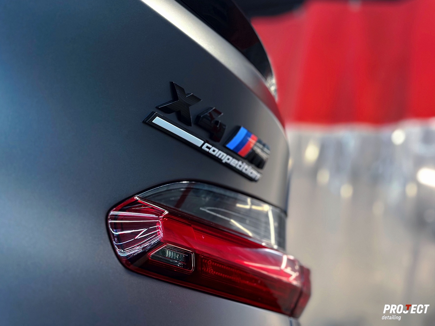 BMW X4M - оклейка сатиновым полиуретаном