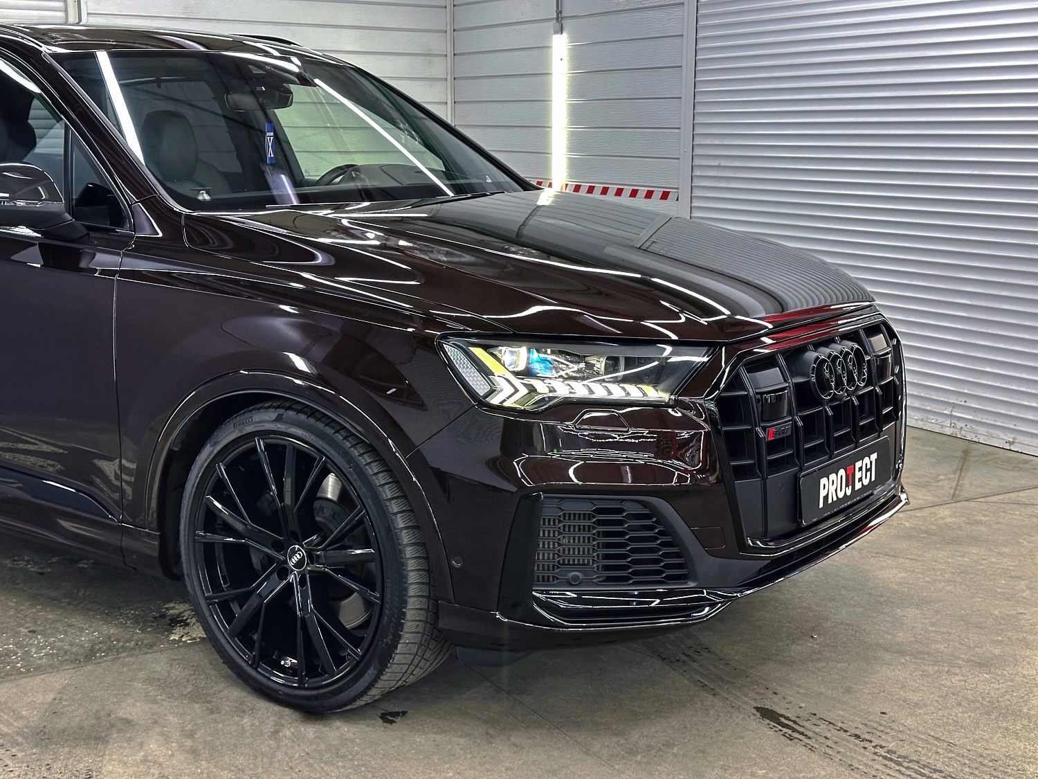 Полная оклейка кузова в бронепленку на Audi SQ7