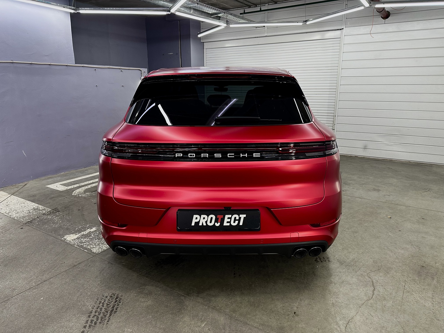 Porsche Cayenne - яркий сатиновый полиуретан