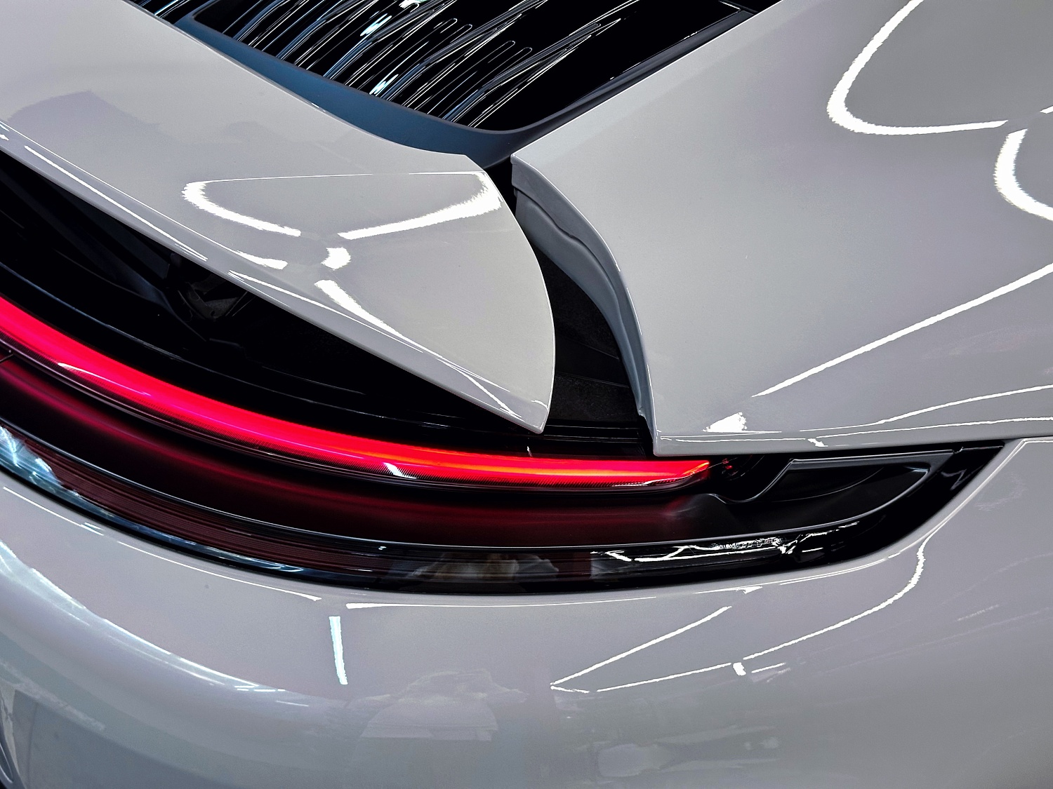 Оклейка в бронепленку Porsche 911 Carrera 4 GTS