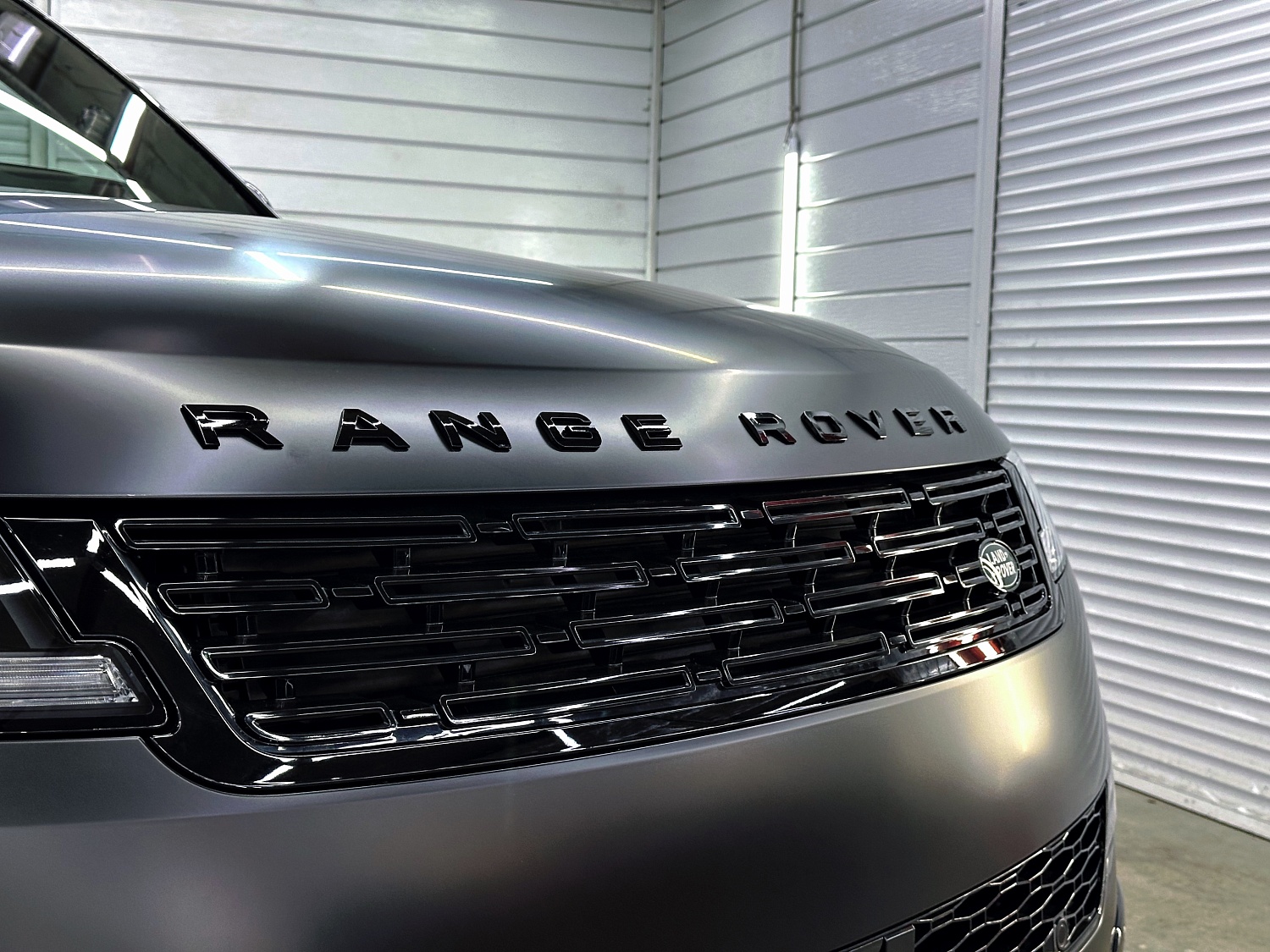 Range Rover в матовой антигравийной пленке
