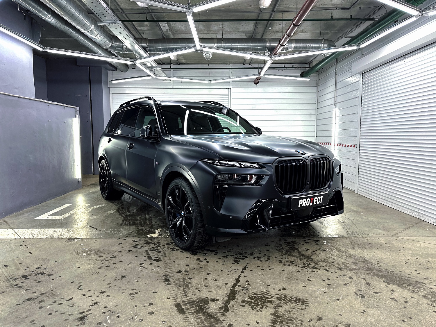BMW X7 - полное покрытие кузова матовой пленкой