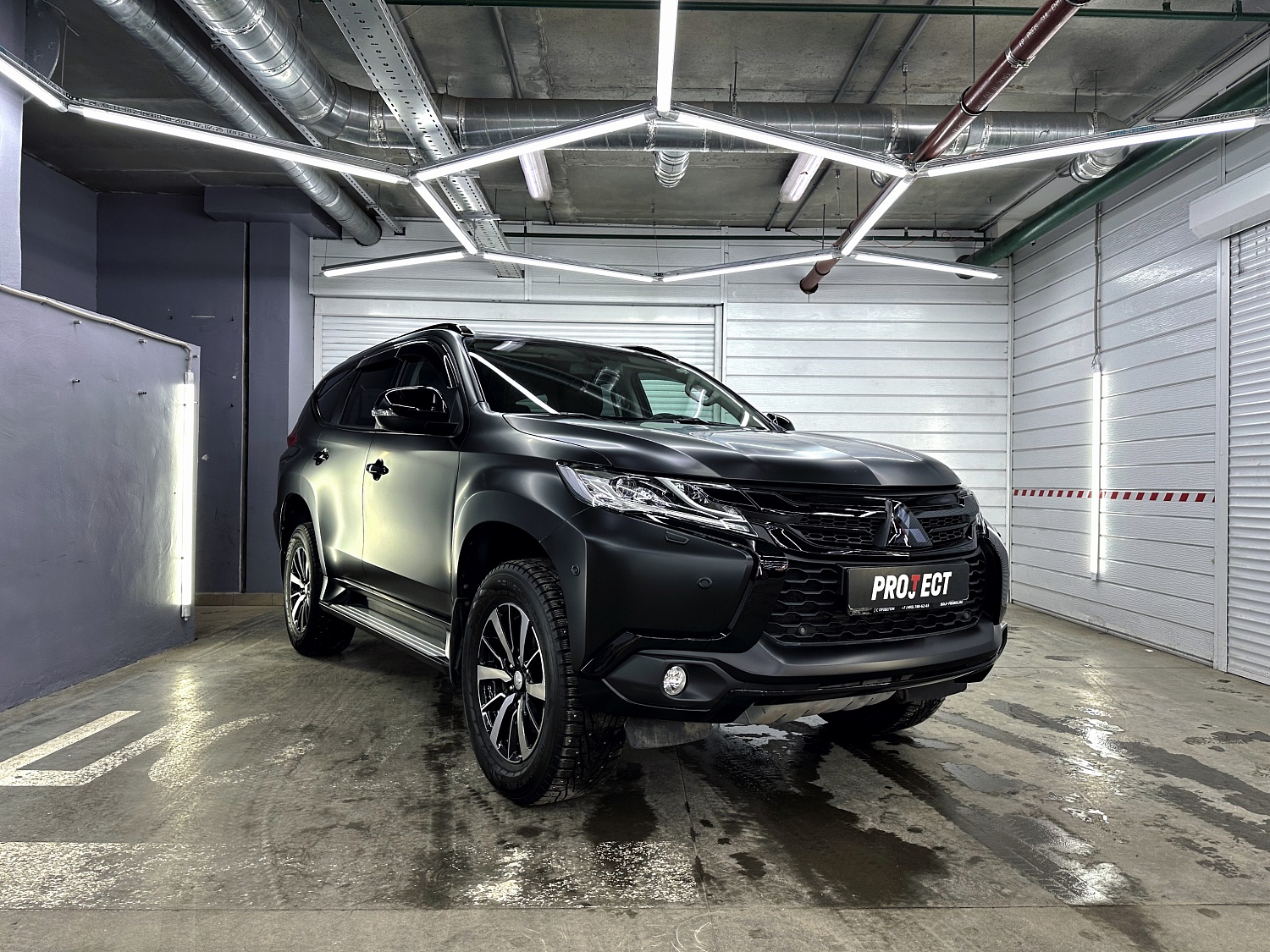 Mitsubishi Pajero - антихром и сатин с элементами глянца